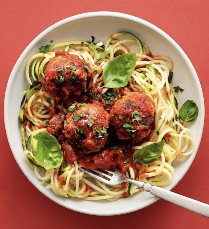 Meatballs with spaghetti.